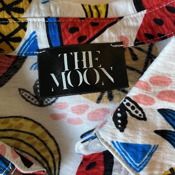 Small The Moon Tropical Cropped Button Up - Picture 2 of 8